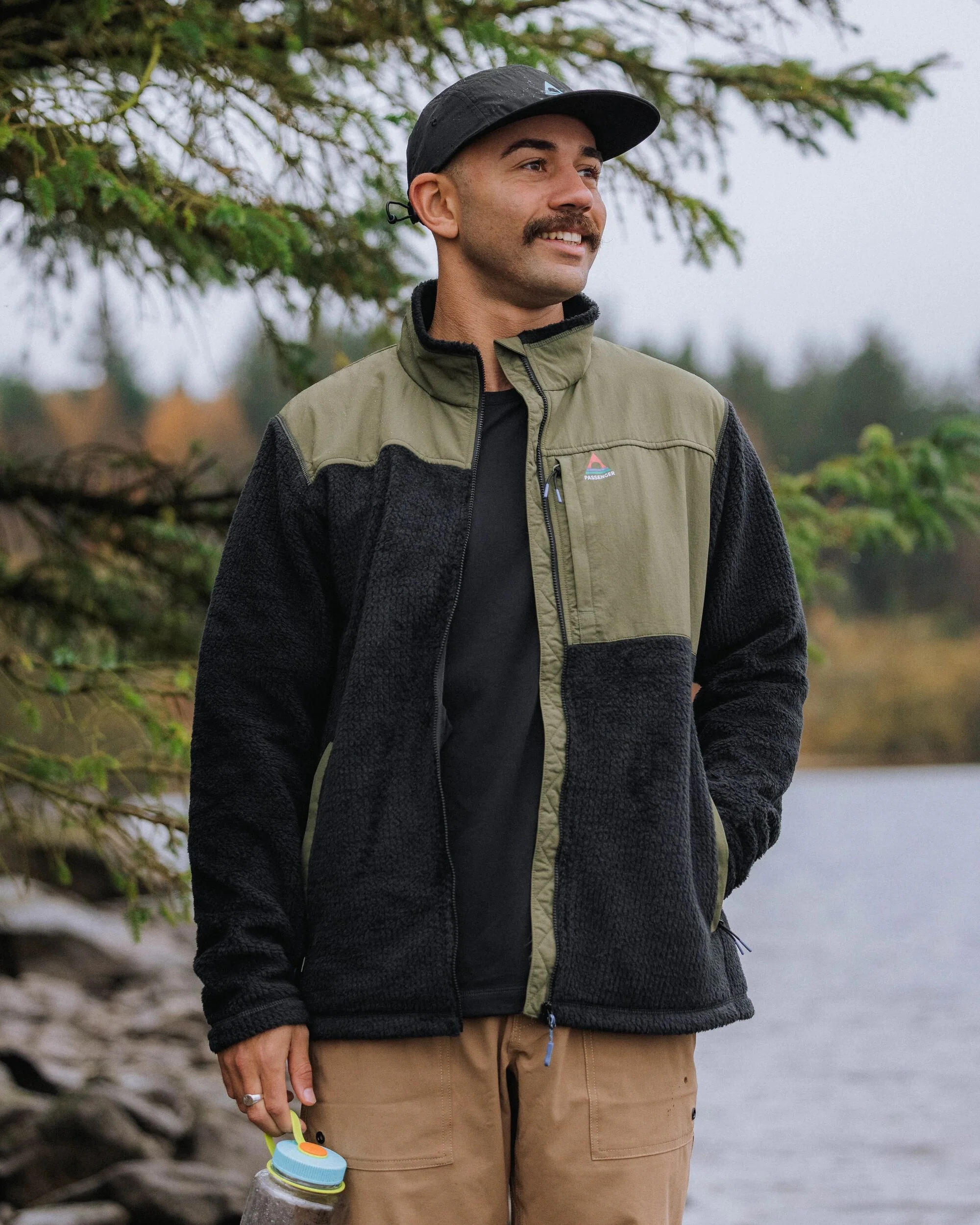 Venturescape Men's Fleece - Black/Khaki